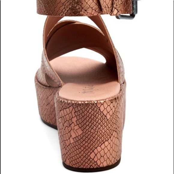 MATISSE RUNAWAY ROSE GOLD SNAKE PLATFORM SANDALS/7 - Picture 12 of 13